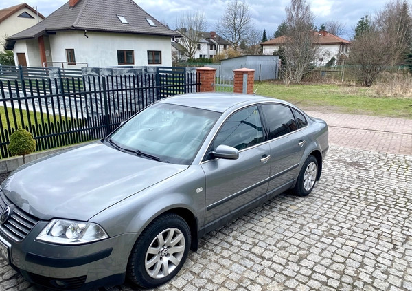 Volkswagen Passat cena 10300 przebieg: 364000, rok produkcji 2003 z Krzeszowice małe 254